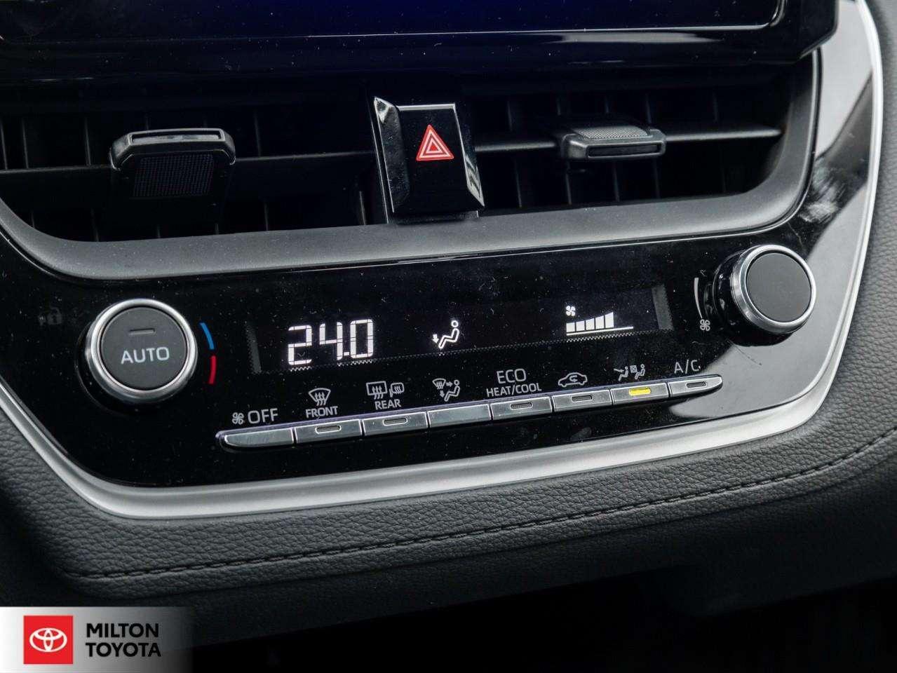 2026 Toyota Corolla Cross ALLOYS WIRELESS CARPLAY BLIND SPOT HEATED SEATS HEATED STEERING ONE OWNER LE Photo