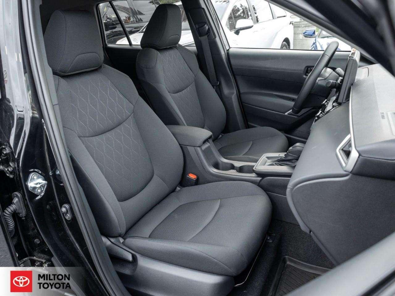 2026 Toyota Corolla Cross ALLOYS WIRELESS CARPLAY BLIND SPOT HEATED SEATS HEATED STEERING ONE OWNER LE Photo
