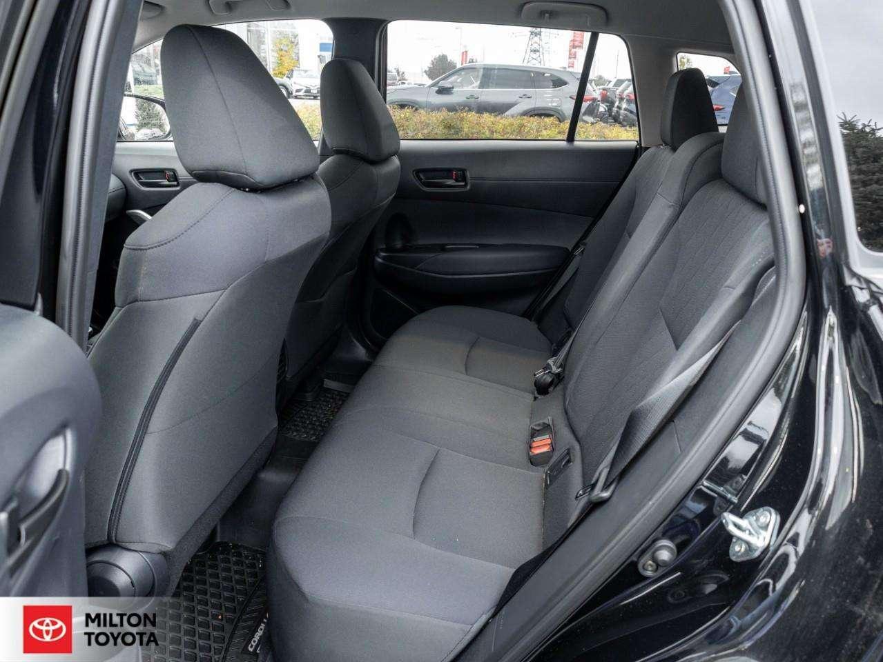 2026 Toyota Corolla Cross ALLOYS WIRELESS CARPLAY BLIND SPOT HEATED SEATS HEATED STEERING ONE OWNER LE Photo