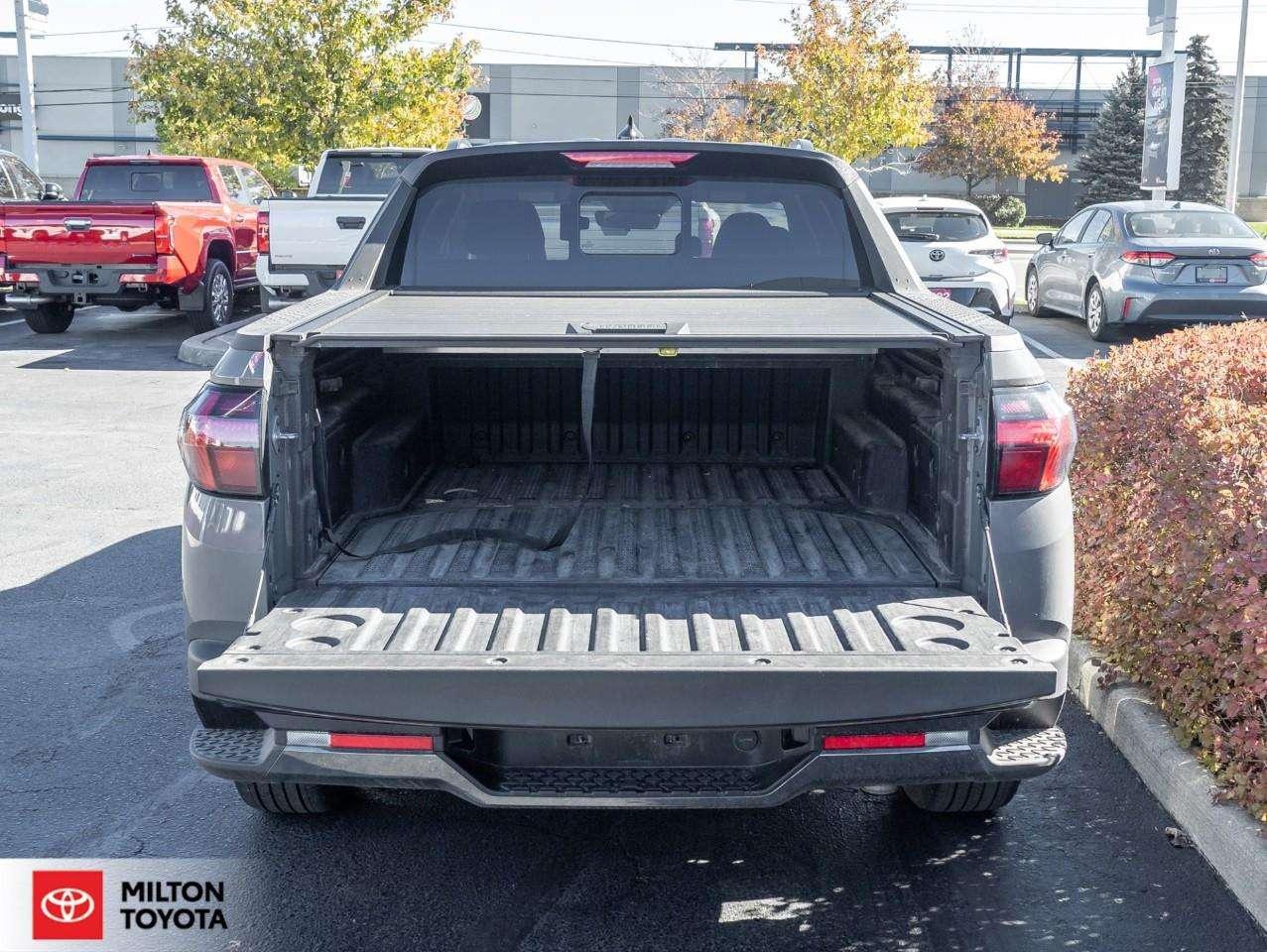 2024 Hyundai Santa Cruz NAVIGATION HEATED STEERING 10.25 TOUCHSCREEN CARPLAY BLIND SPOT MONITORING ONE OWNER Preferred Photo