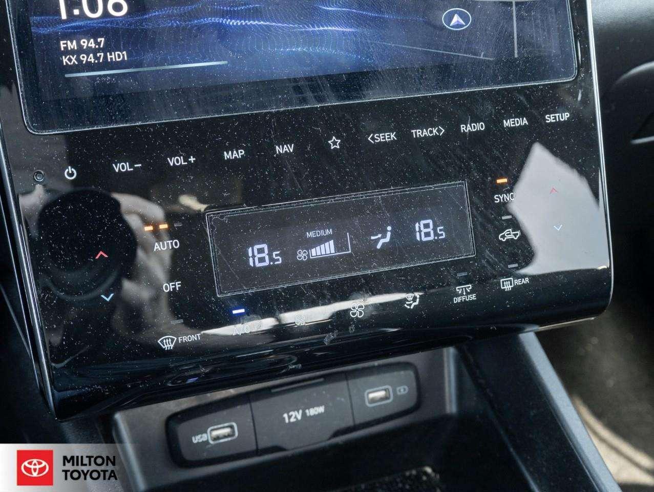 2024 Hyundai Santa Cruz NAVIGATION HEATED STEERING 10.25 TOUCHSCREEN CARPLAY BLIND SPOT MONITORING ONE OWNER Preferred Photo
