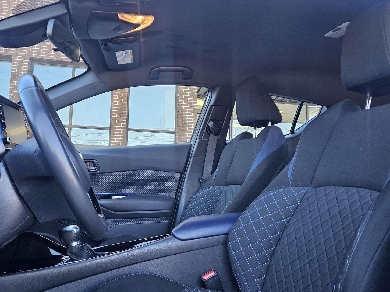 2022 Toyota C-HR LE FWD Photo