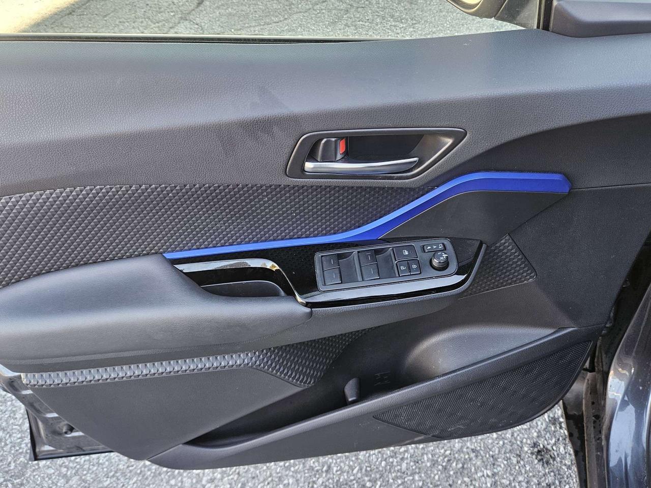 2022 Toyota C-HR LE FWD Photo