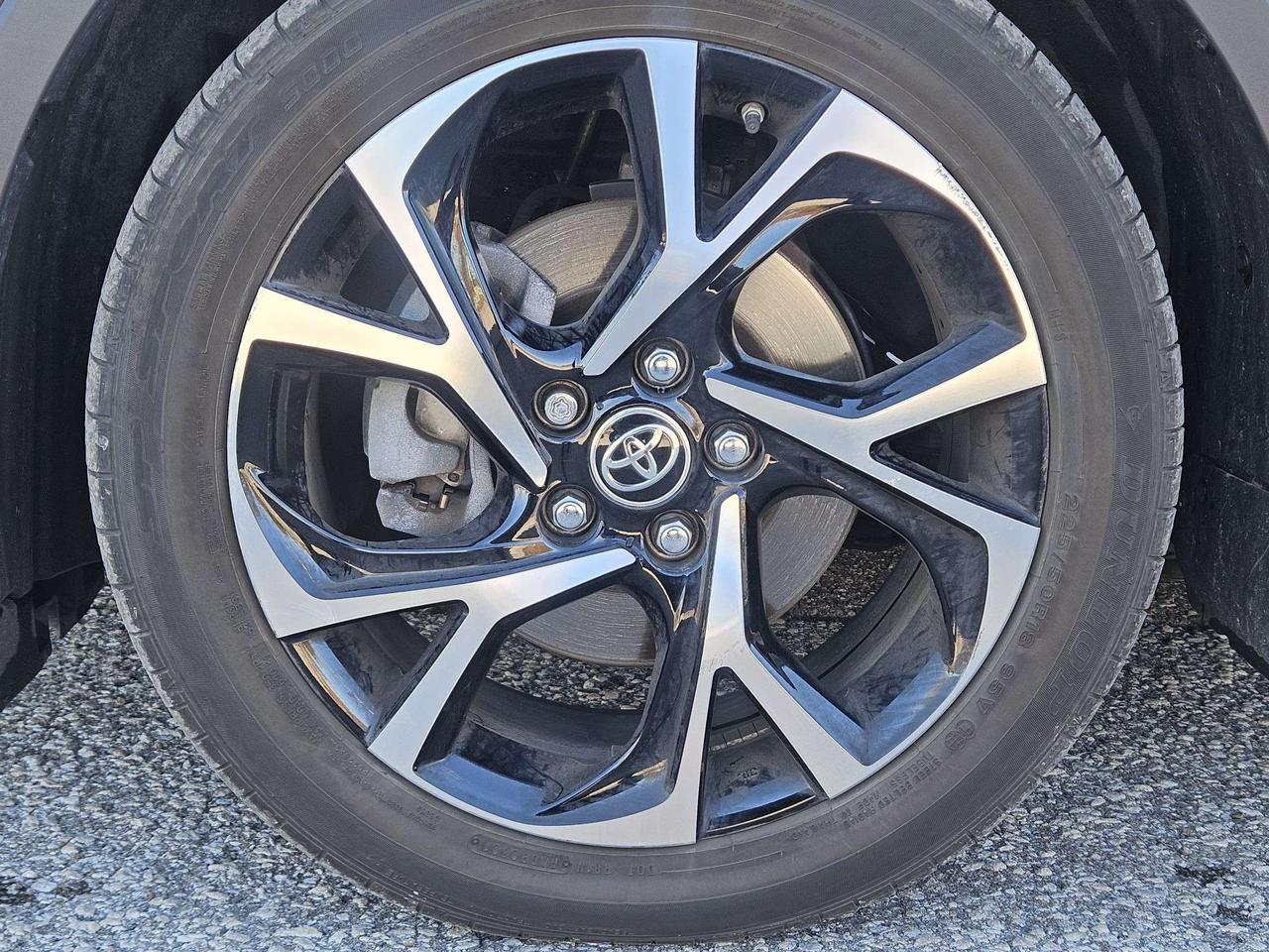 2022 Toyota C-HR LE FWD Photo