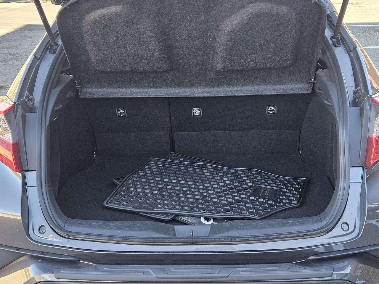2022 Toyota C-HR LE FWD Photo