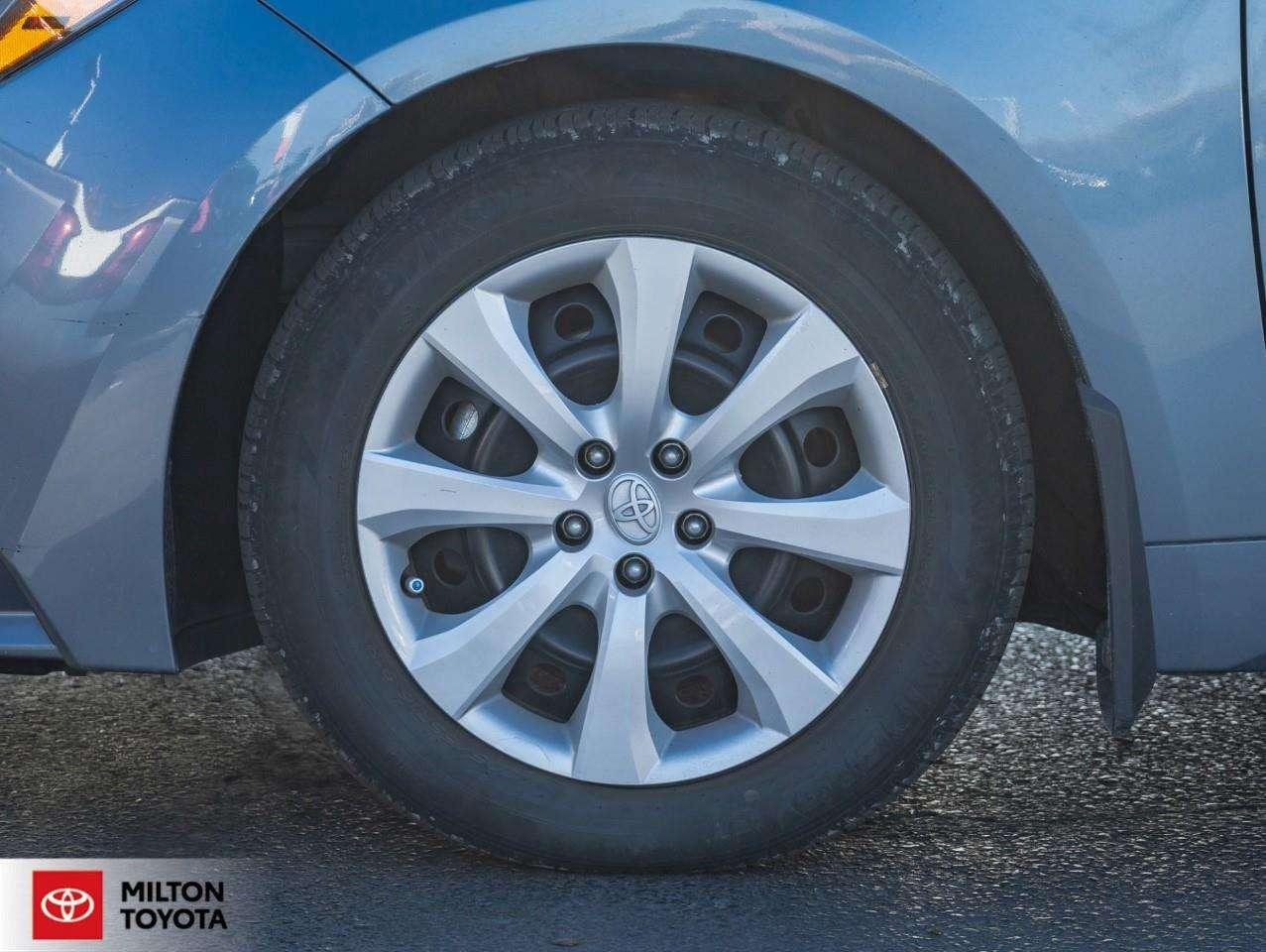 2024 Toyota Corolla HEATED SEATS BLIND SPOT APPLE CARPLAY ONE OWNER NEW BRAKES TCUV LE Photo3