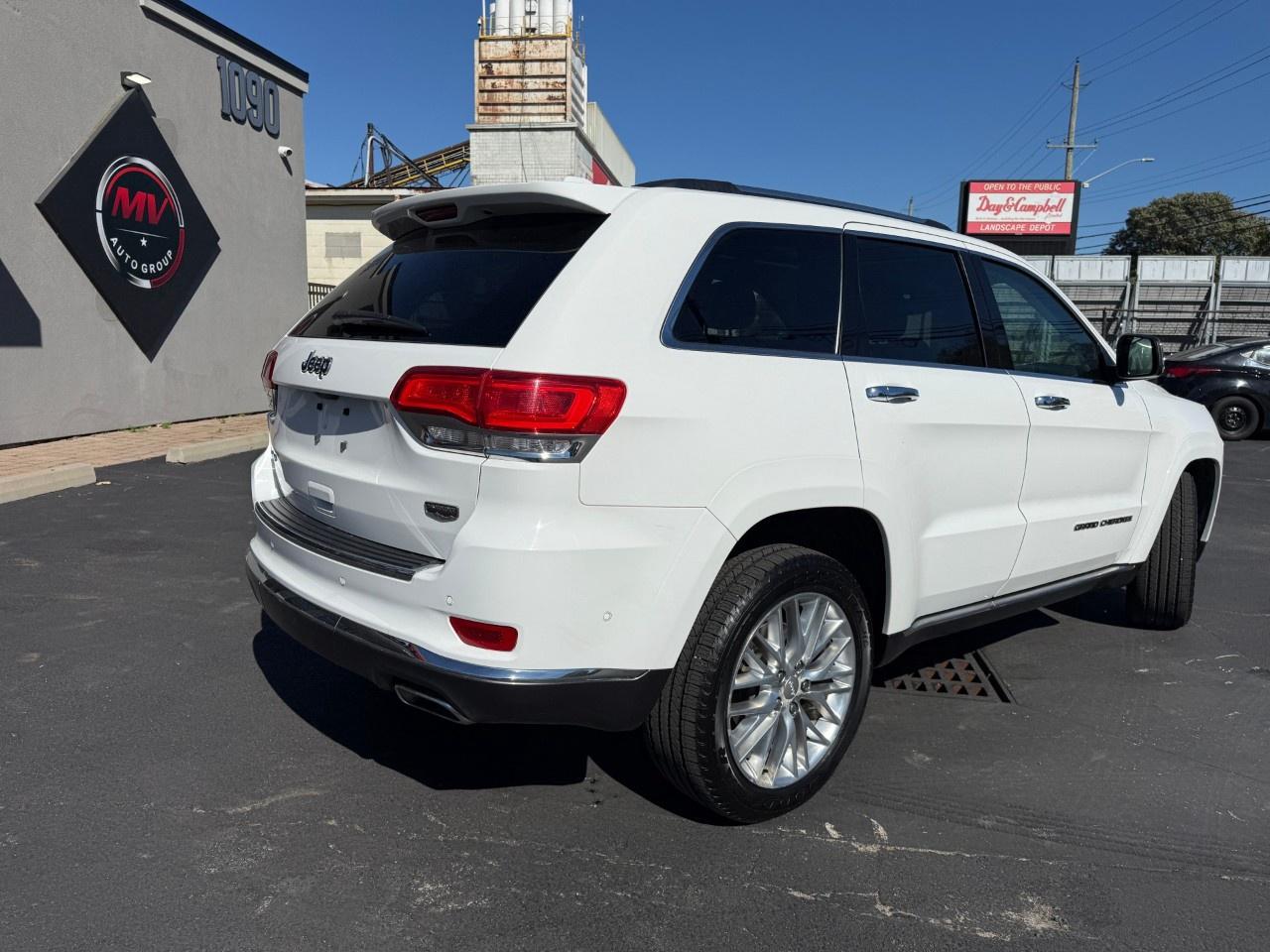 2017 Jeep Grand Cherokee 4WD 4dr Summit Photo