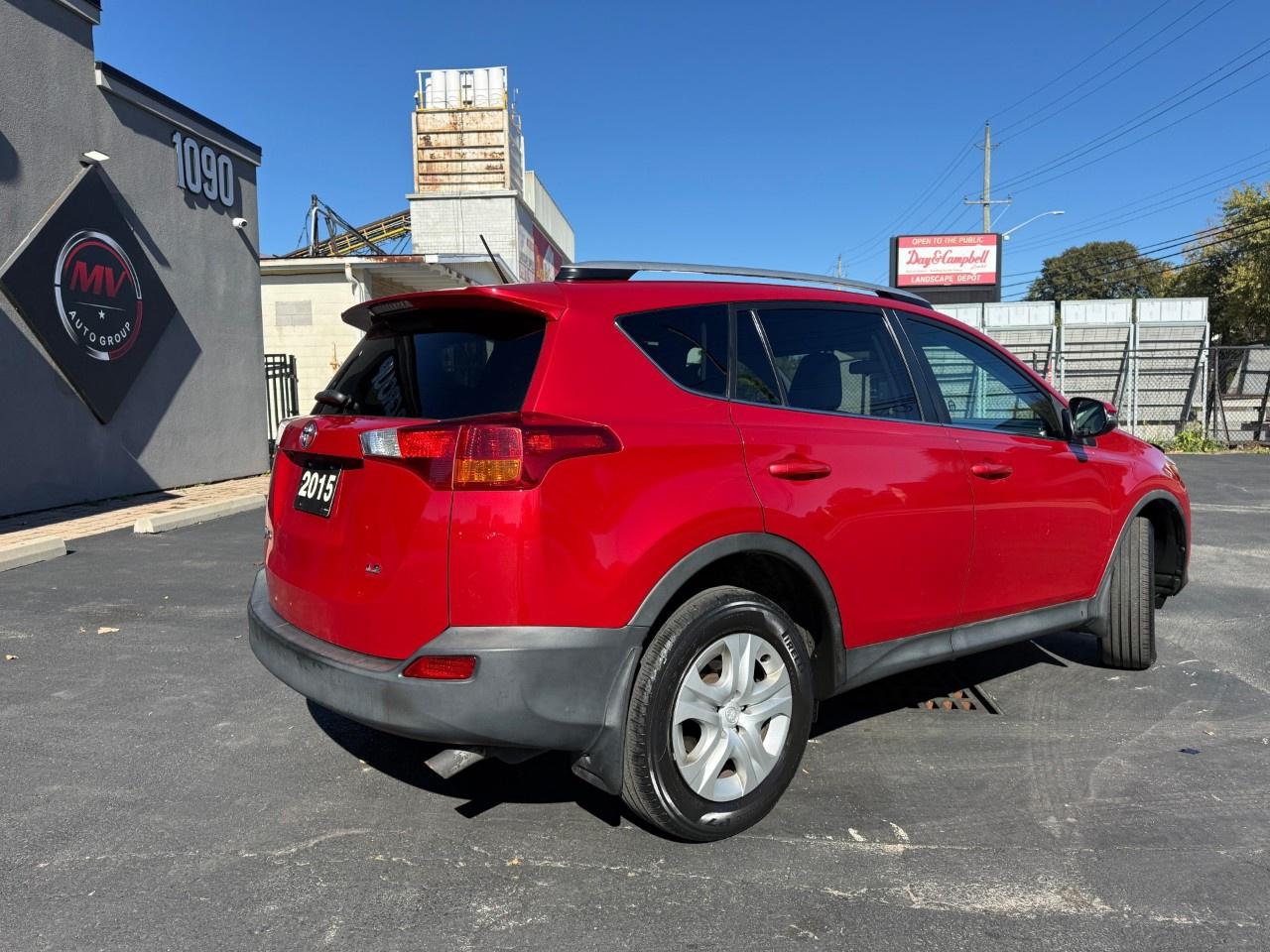 2015 Toyota RAV4 FWD 4dr LE Photo