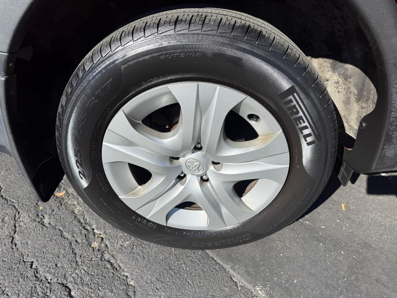 2015 Toyota RAV4 FWD 4dr LE Photo