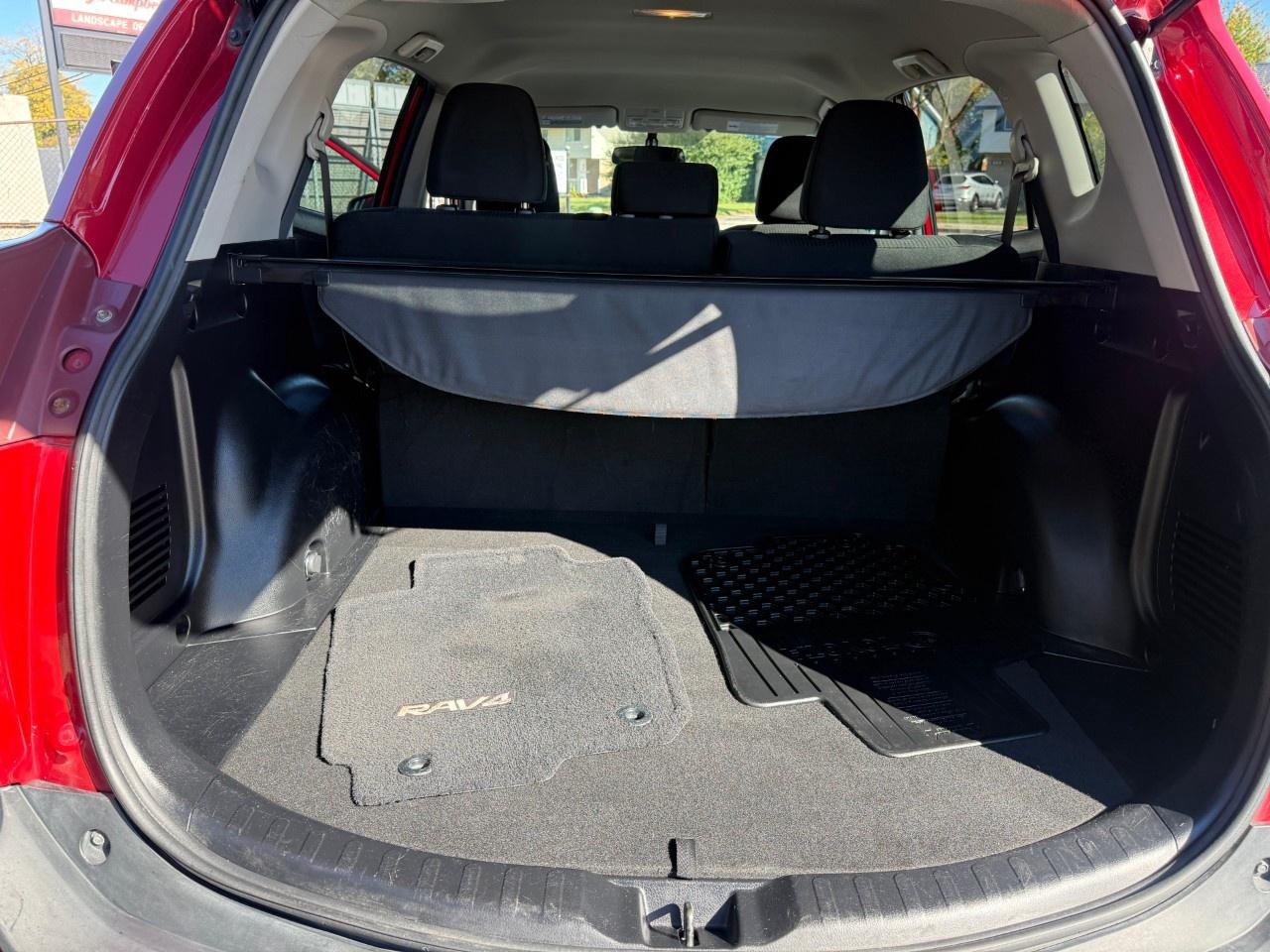 2015 Toyota RAV4 FWD 4dr LE Photo