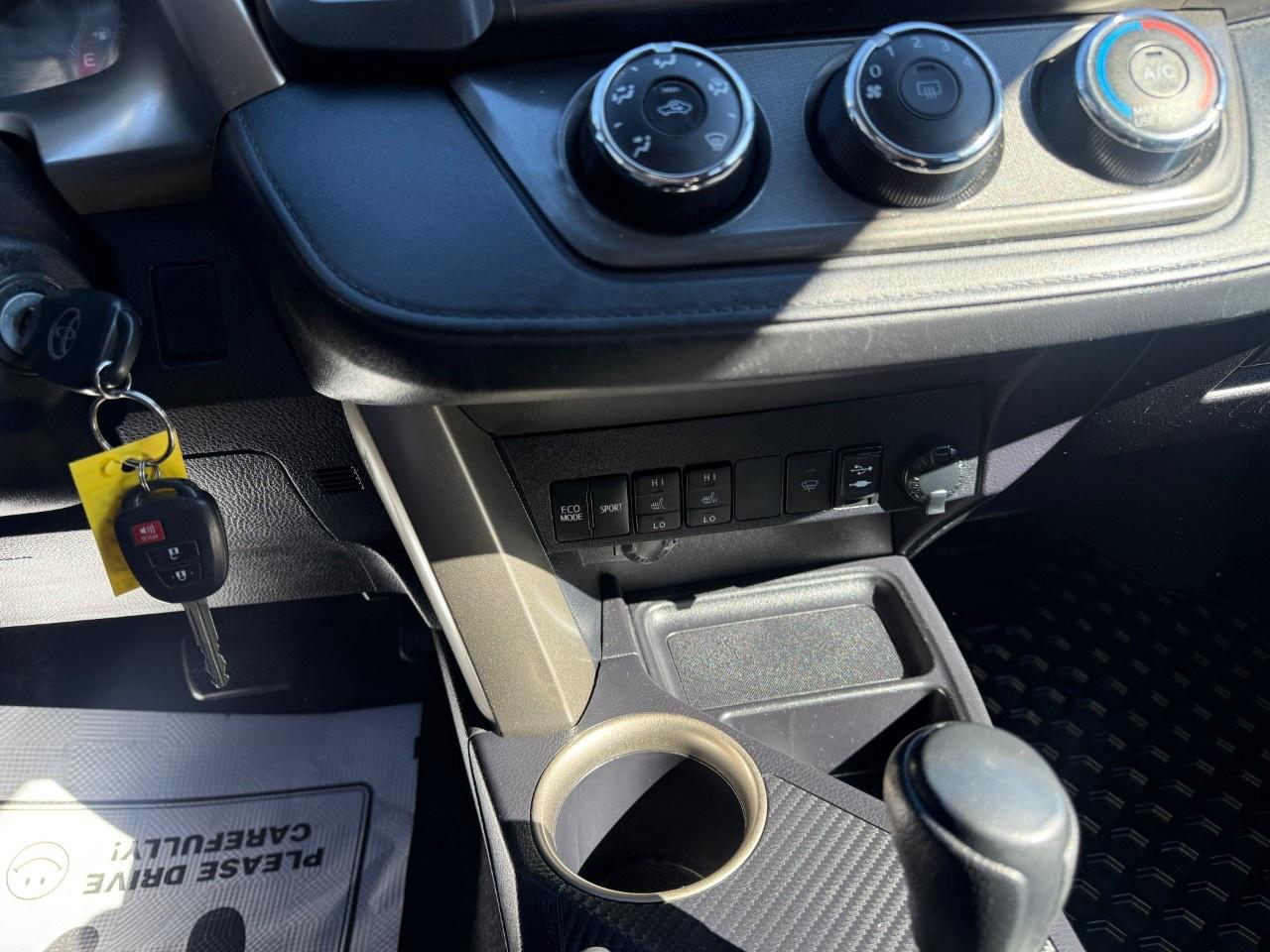 2015 Toyota RAV4 FWD 4dr LE Photo