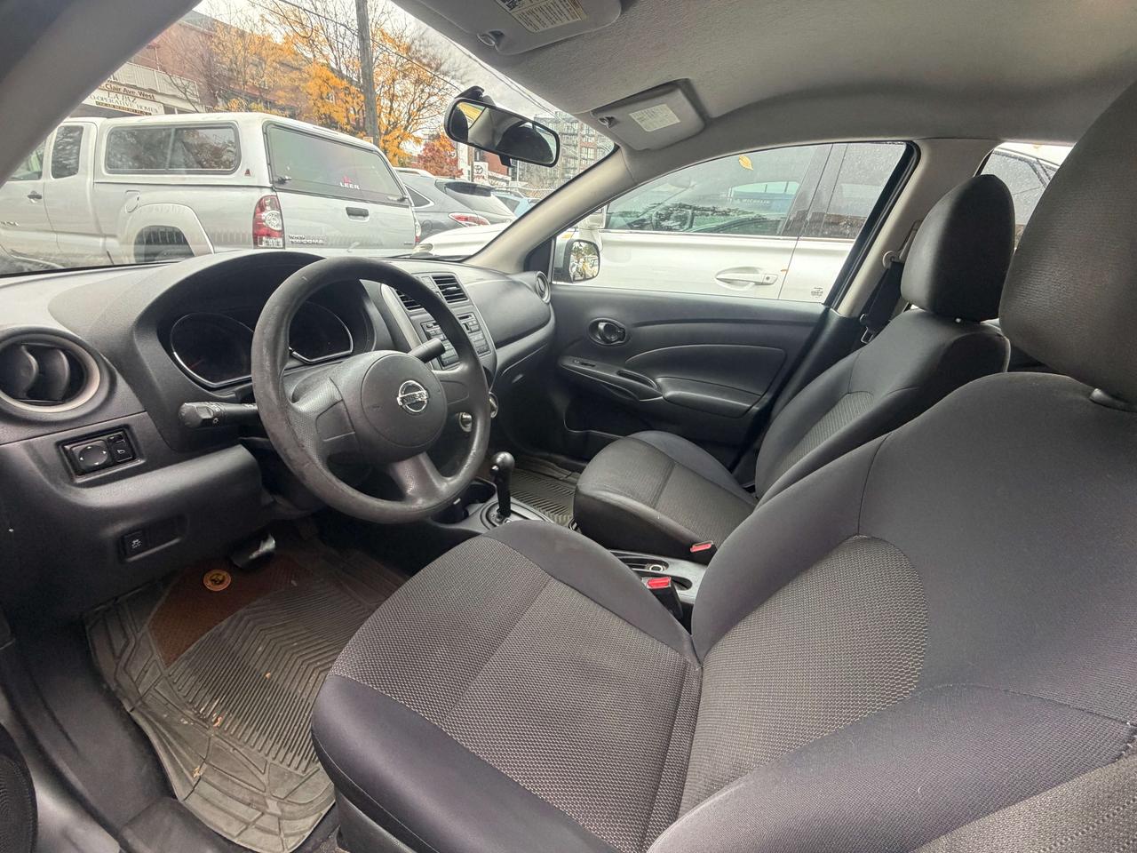 2012 Nissan Versa SV ! auto   116374 kms !! car fax cln ! certified Photo