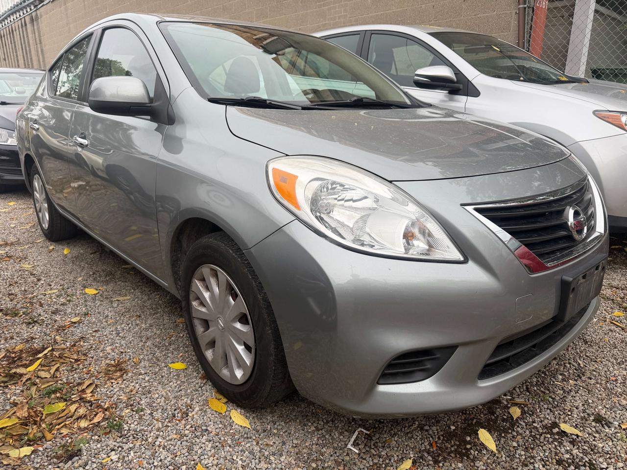 2012 Nissan Versa SV ! auto   116374 kms !! car fax cln ! certified Photo