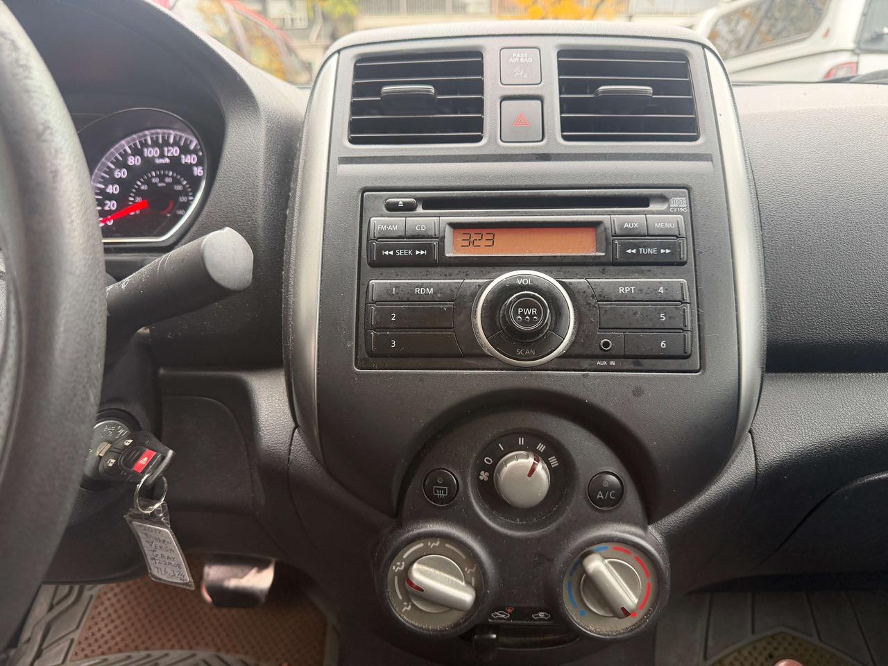 2012 Nissan Versa SV ! auto   116374 kms !! car fax cln ! certified Photo
