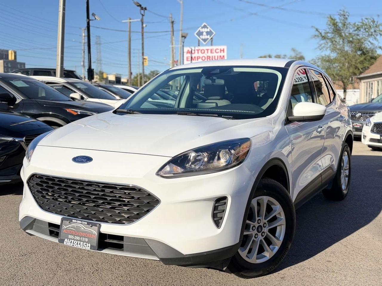 2021 Ford Escape SE AWD Pearl White Htd Steering   Htd Seats   Carplay Photo1