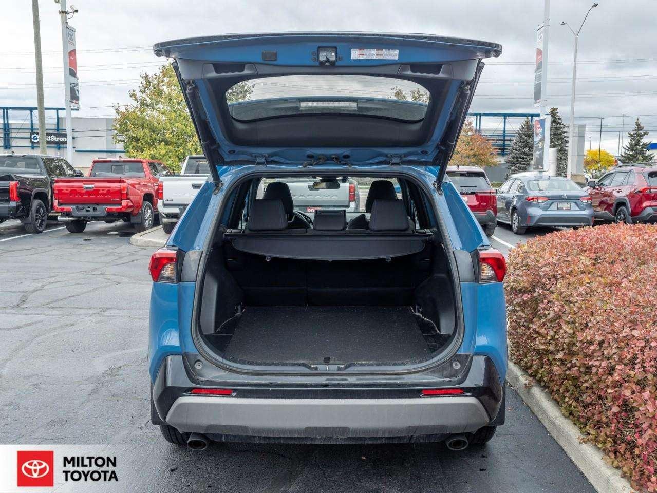2022 Toyota RAV4 SUNROOF HEATED STEERING POWER SEAT ONE OWNER NEW REAR BRAKE PADS+ROTORS SE Photo