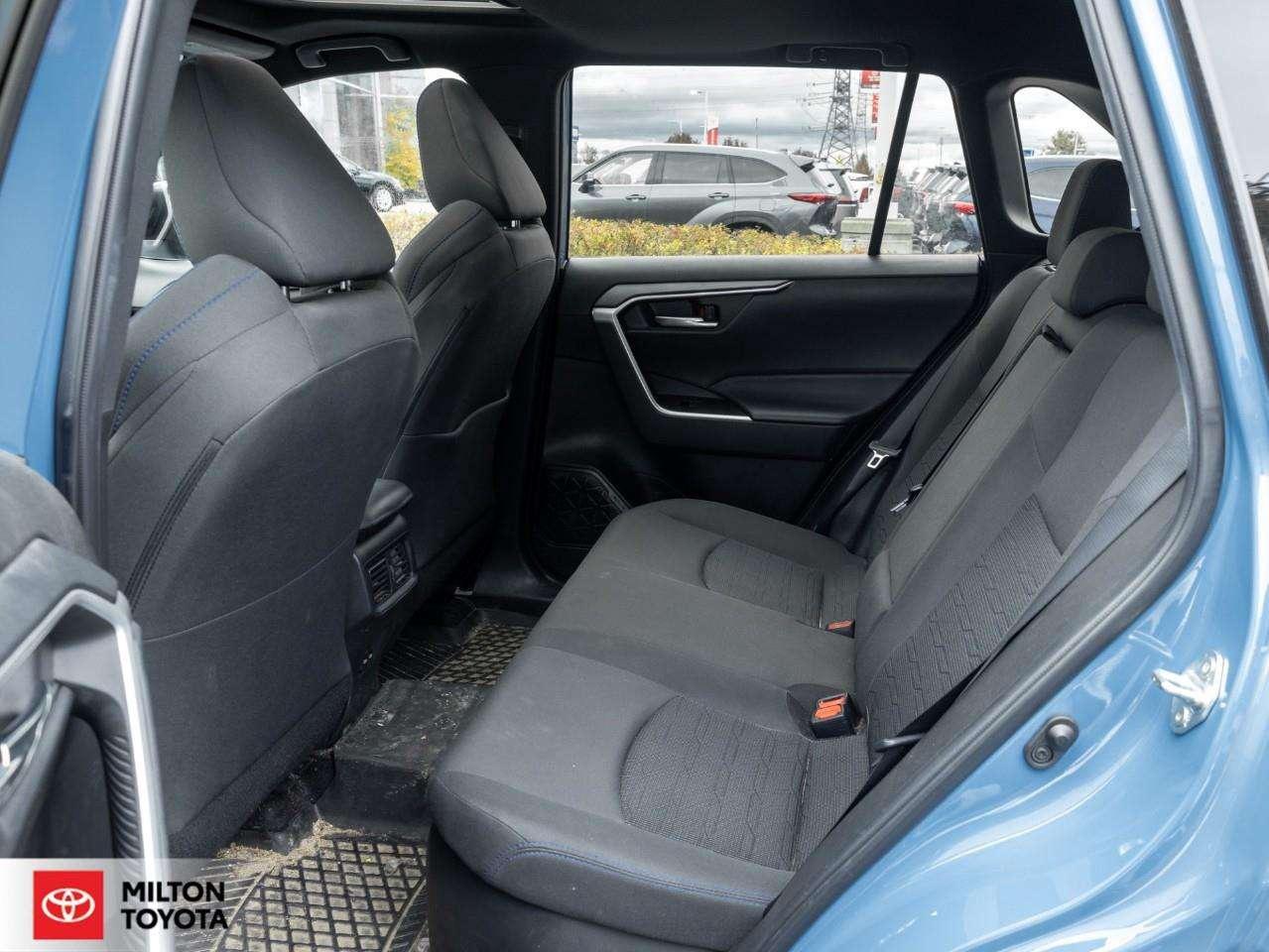 2022 Toyota RAV4 SUNROOF HEATED STEERING POWER SEAT ONE OWNER NEW REAR BRAKE PADS+ROTORS SE Photo