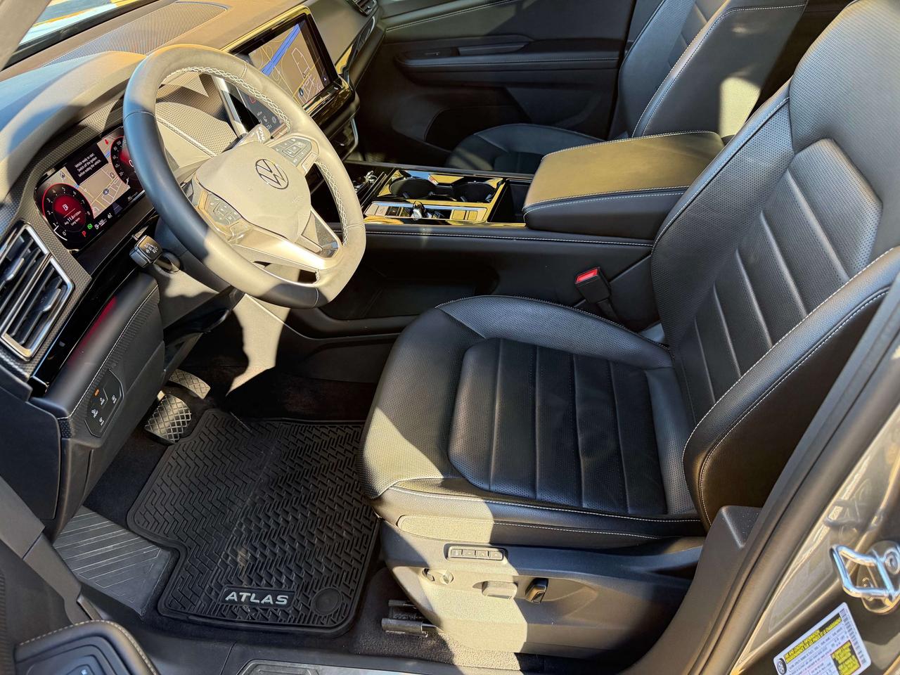 2024 Volkswagen Atlas REMOTE STARTER NAVIGATION LEATHER COOLED SEATS Photo