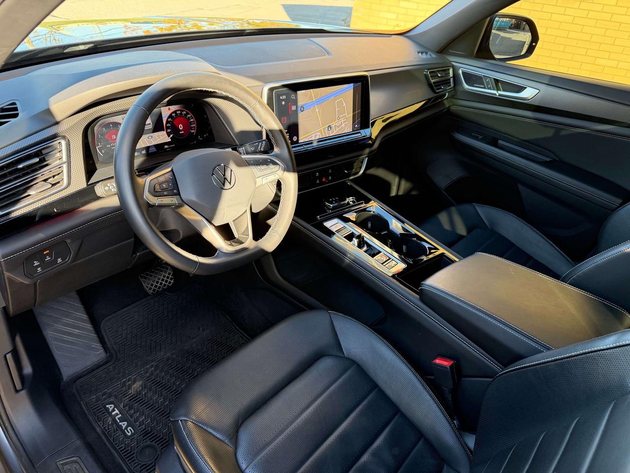 2024 Volkswagen Atlas REMOTE STARTER NAVIGATION LEATHER COOLED SEATS Photo