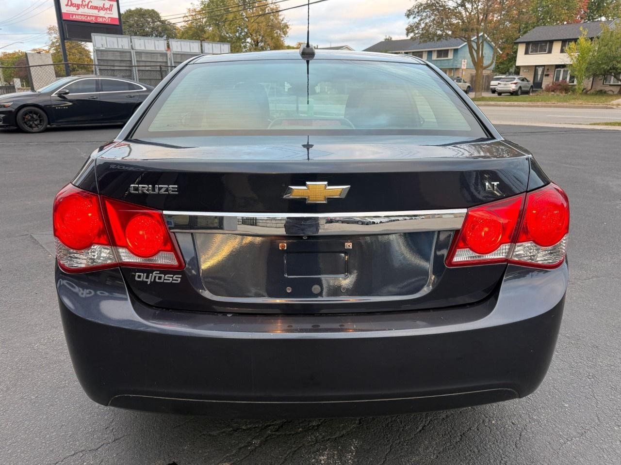 2015 Chevrolet Cruze 4dr Sdn 1LT Photo