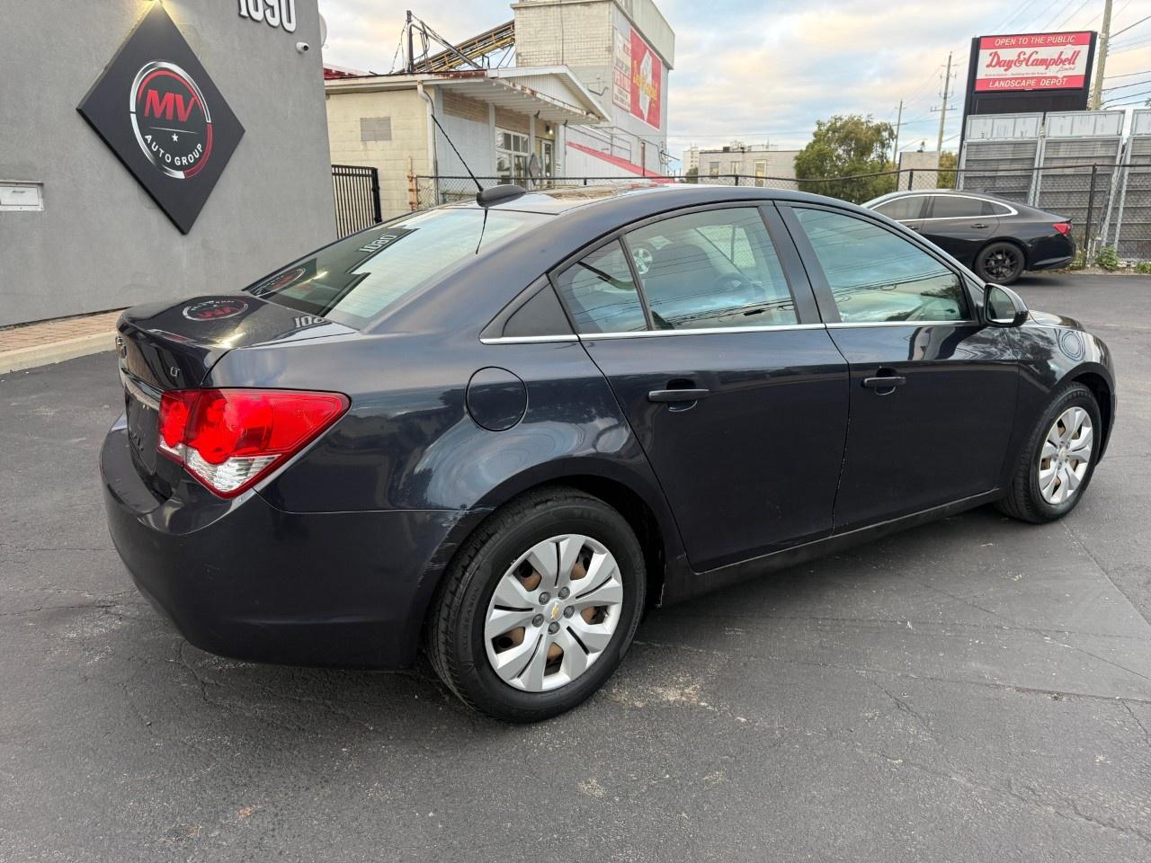 2015 Chevrolet Cruze 4dr Sdn 1LT Photo