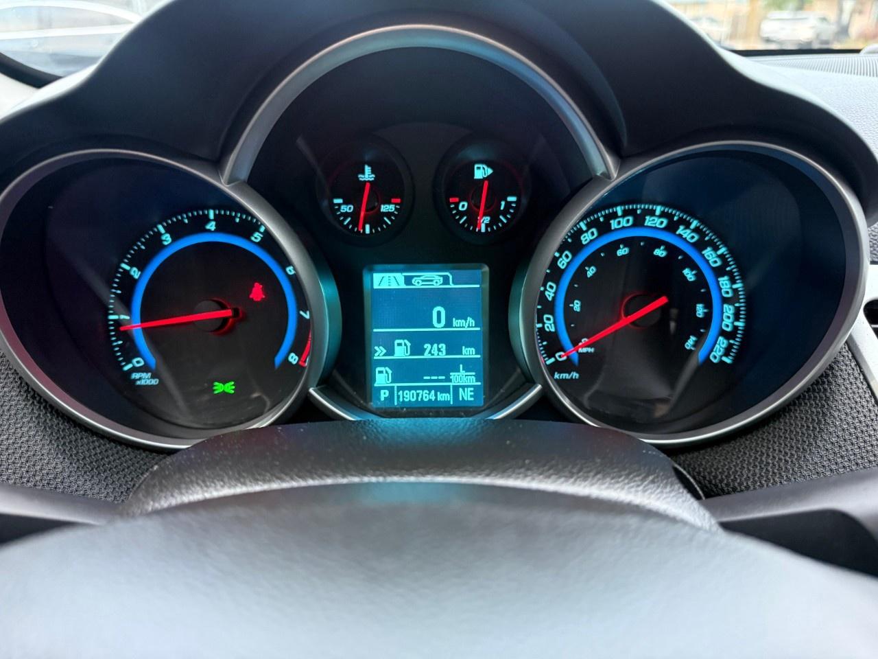2015 Chevrolet Cruze 4dr Sdn 1LT Photo
