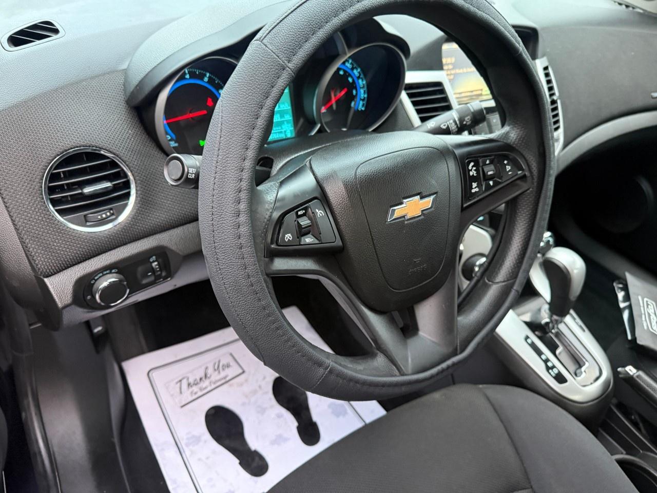 2015 Chevrolet Cruze 4dr Sdn 1LT Photo