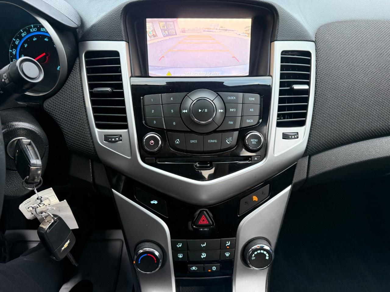 2015 Chevrolet Cruze 4dr Sdn 1LT Photo