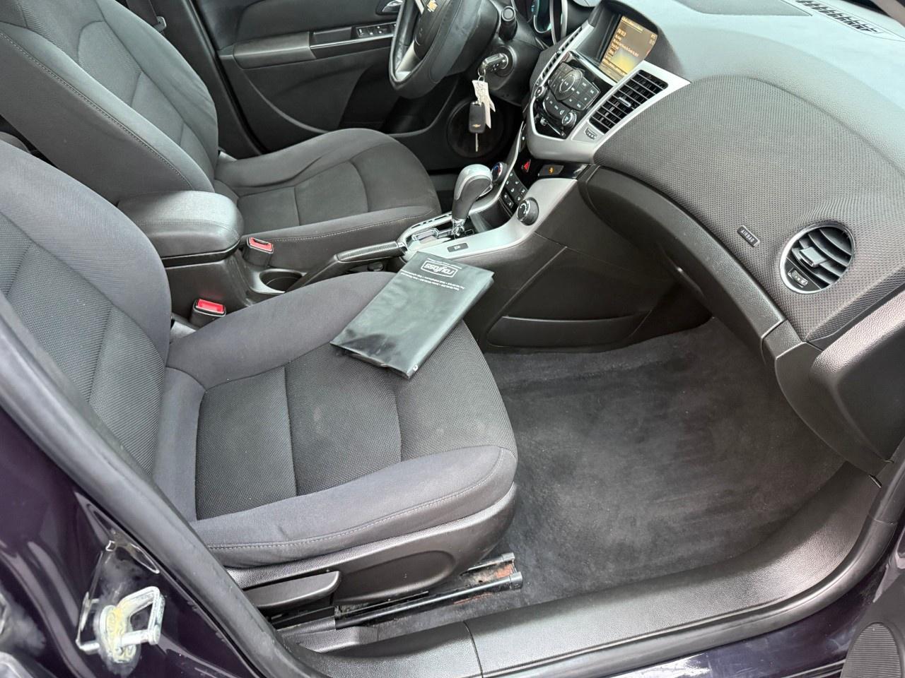 2015 Chevrolet Cruze 4dr Sdn 1LT Photo