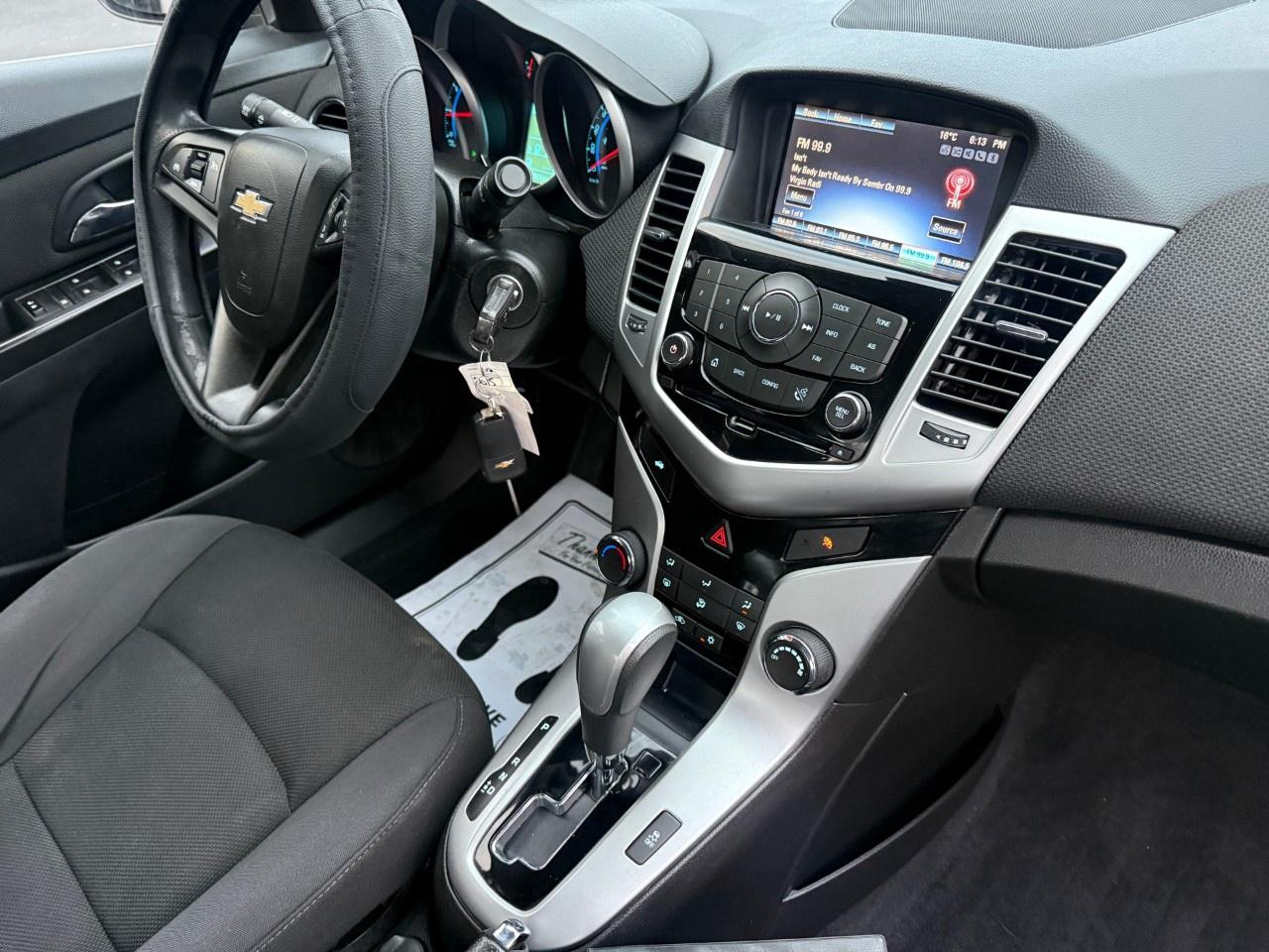 2015 Chevrolet Cruze 4dr Sdn 1LT Photo