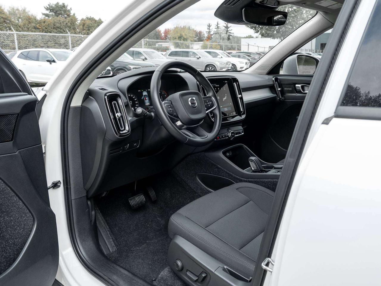 2021 Volvo XC40 Momentum^Harman Kardon^Volvo CPO Rate from 2.99%* Photo