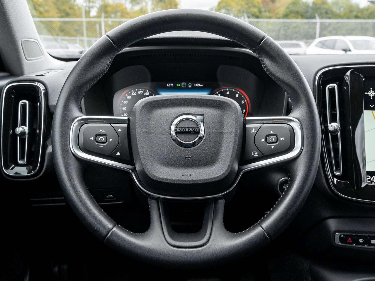 2021 Volvo XC40 Momentum^Harman Kardon^Volvo CPO Rate from 2.99%* Photo