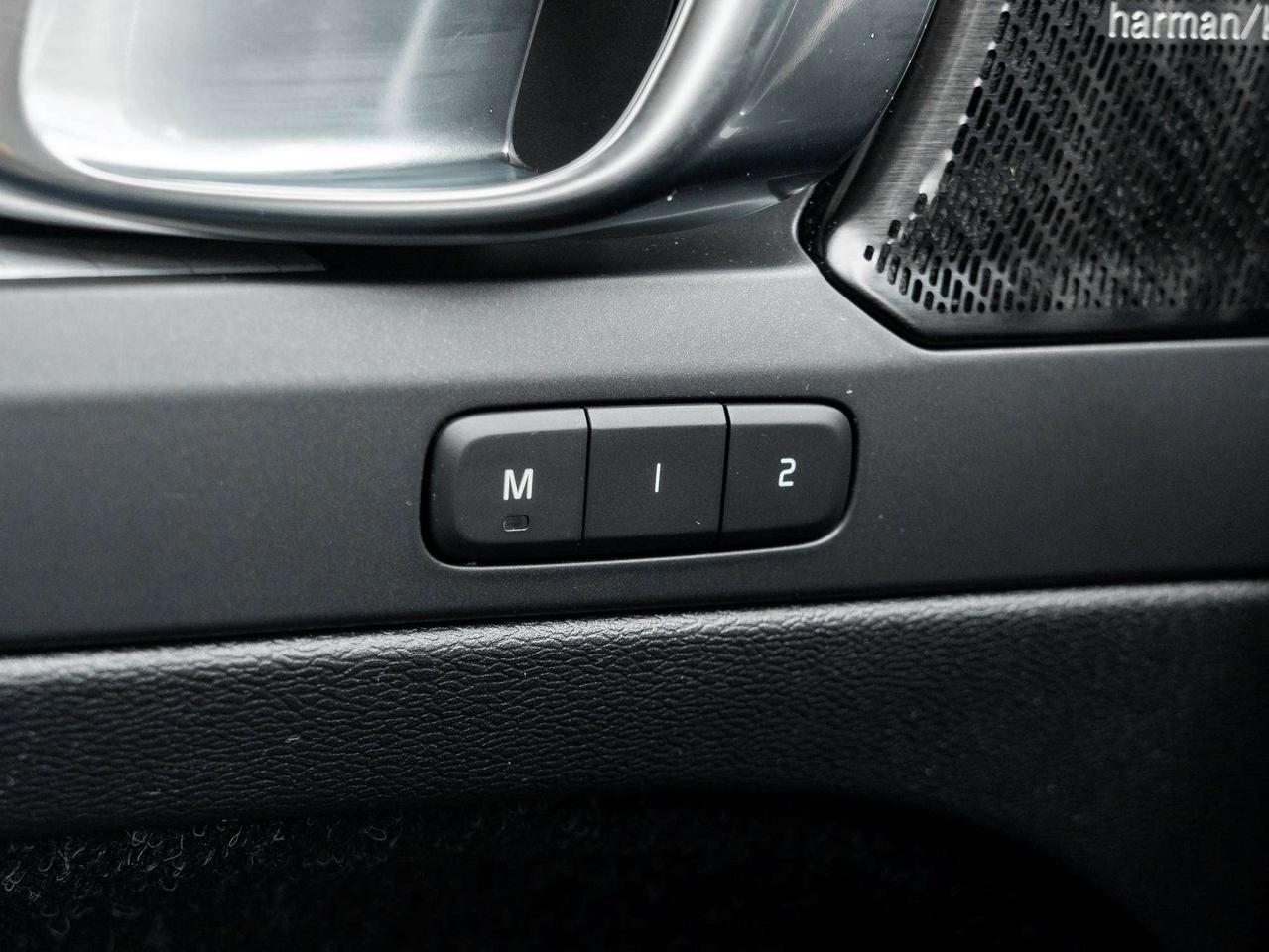 2021 Volvo XC40 Momentum^Harman Kardon^Volvo CPO Rate from 2.99%* Photo