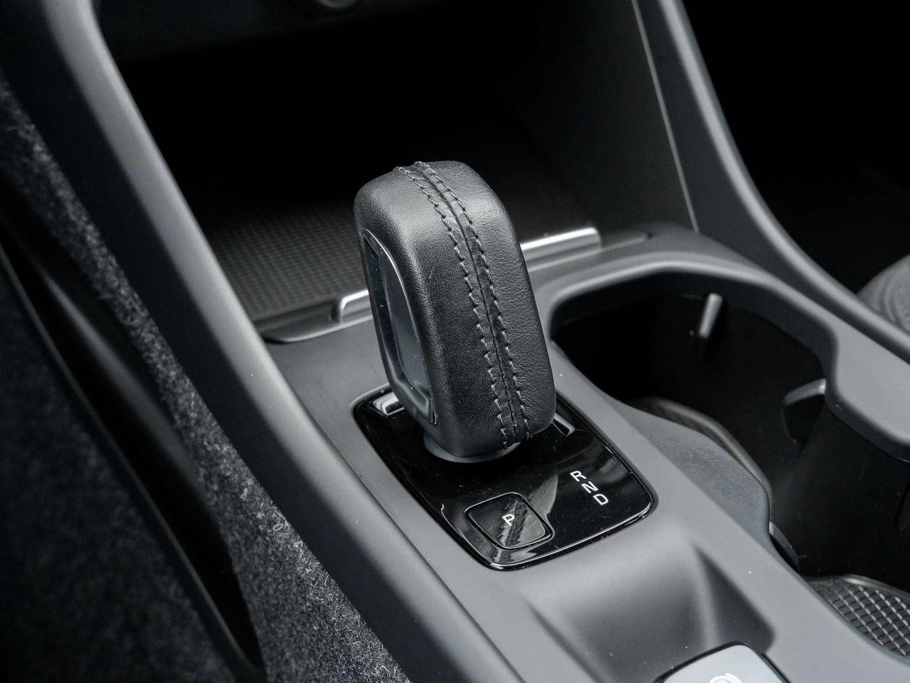 2021 Volvo XC40 Momentum^Harman Kardon^Volvo CPO Rate from 2.99%* Photo