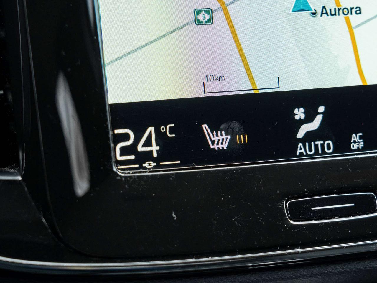 2021 Volvo XC40 Momentum^Harman Kardon^Volvo CPO Rate from 2.99%* Photo