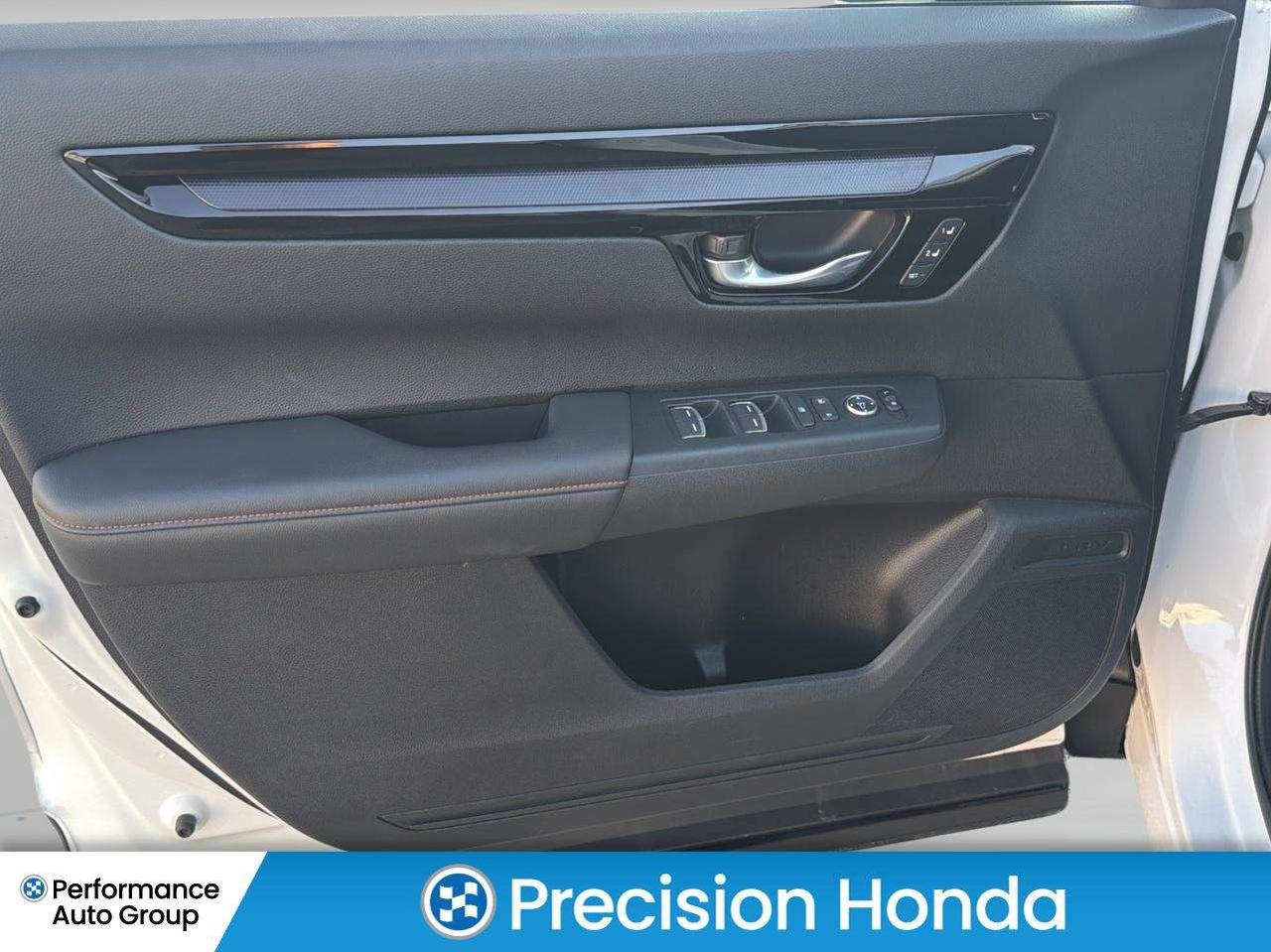 2025 Honda CR-V Touring Leather  Navigation  Sunroof Photo