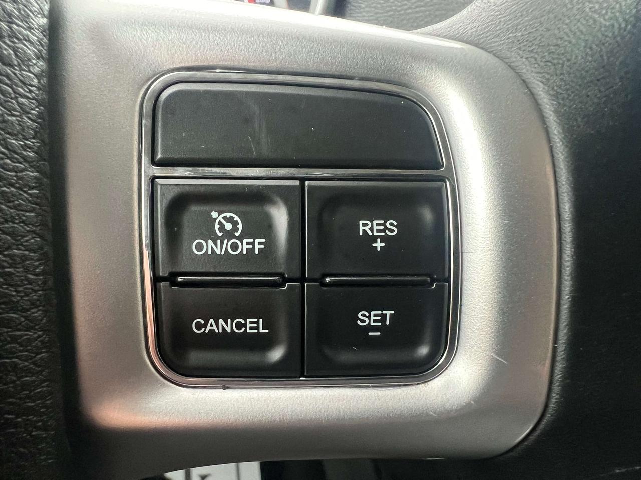 2016 Dodge Journey SXT V6 FWD 5-PASS *BLUETOOTH *DUAL ZONE A/C *ALARM Photo