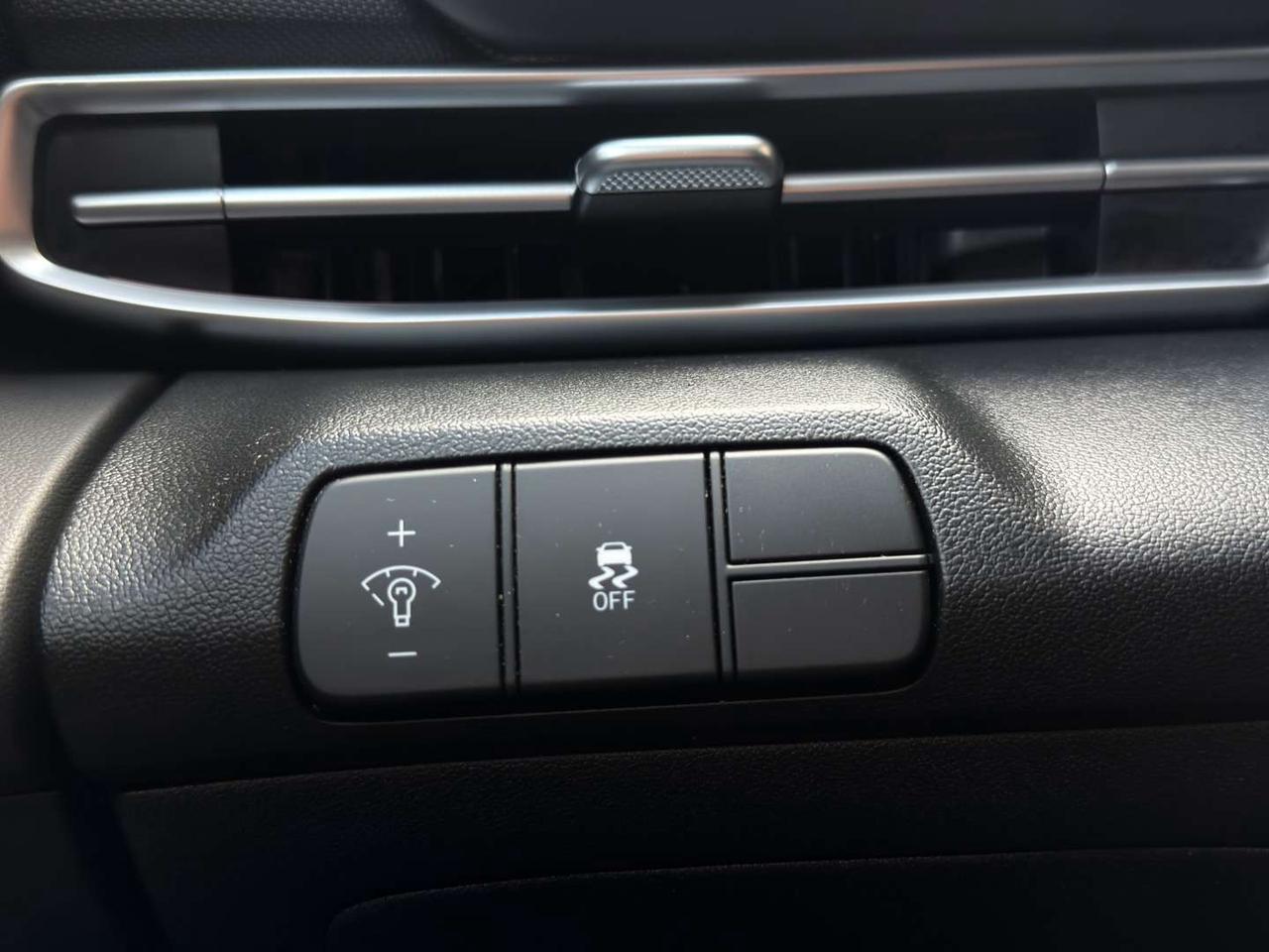 2024 Hyundai Elantra Luxury   Leather   Ambient Lighting   Sunroof Photo