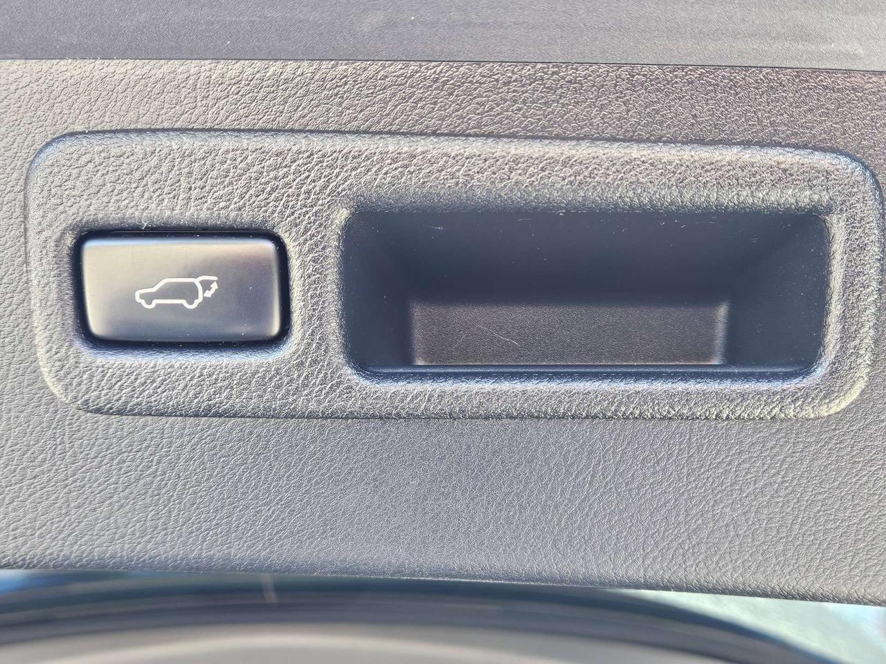 2016 Lexus NX AWD, Leather, Sunroof, Camera, Navi Photo