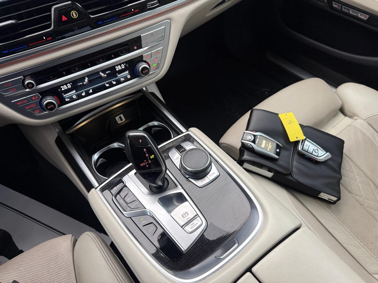 2016 BMW 7 Series 4dr Sdn 750i xDrive AWD Photo