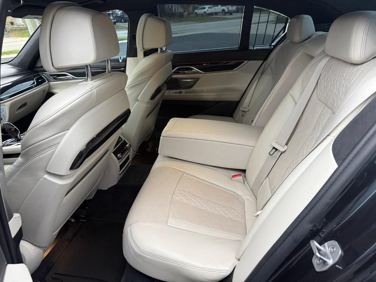 2016 BMW 7 Series 4dr Sdn 750i xDrive AWD Photo