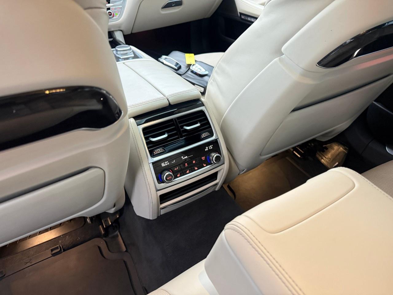 2016 BMW 7 Series 4dr Sdn 750i xDrive AWD Photo
