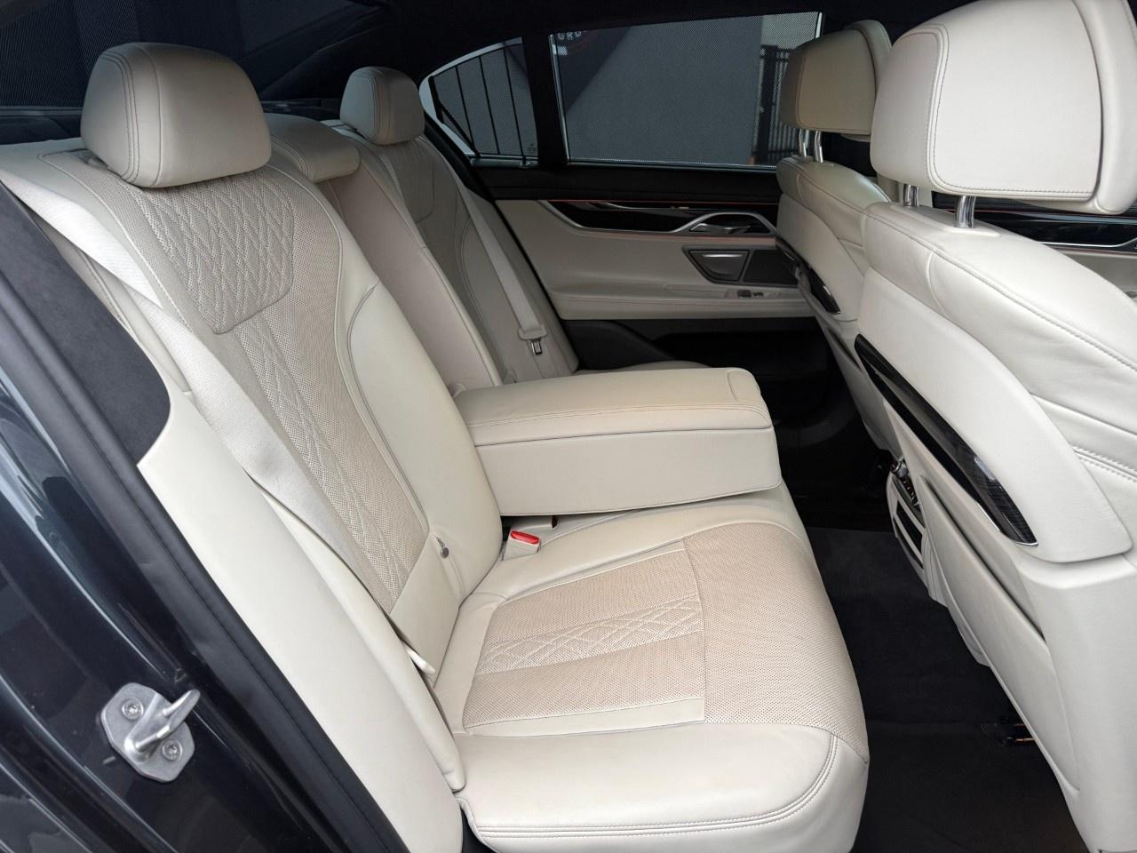 2016 BMW 7 Series 4dr Sdn 750i xDrive AWD Photo