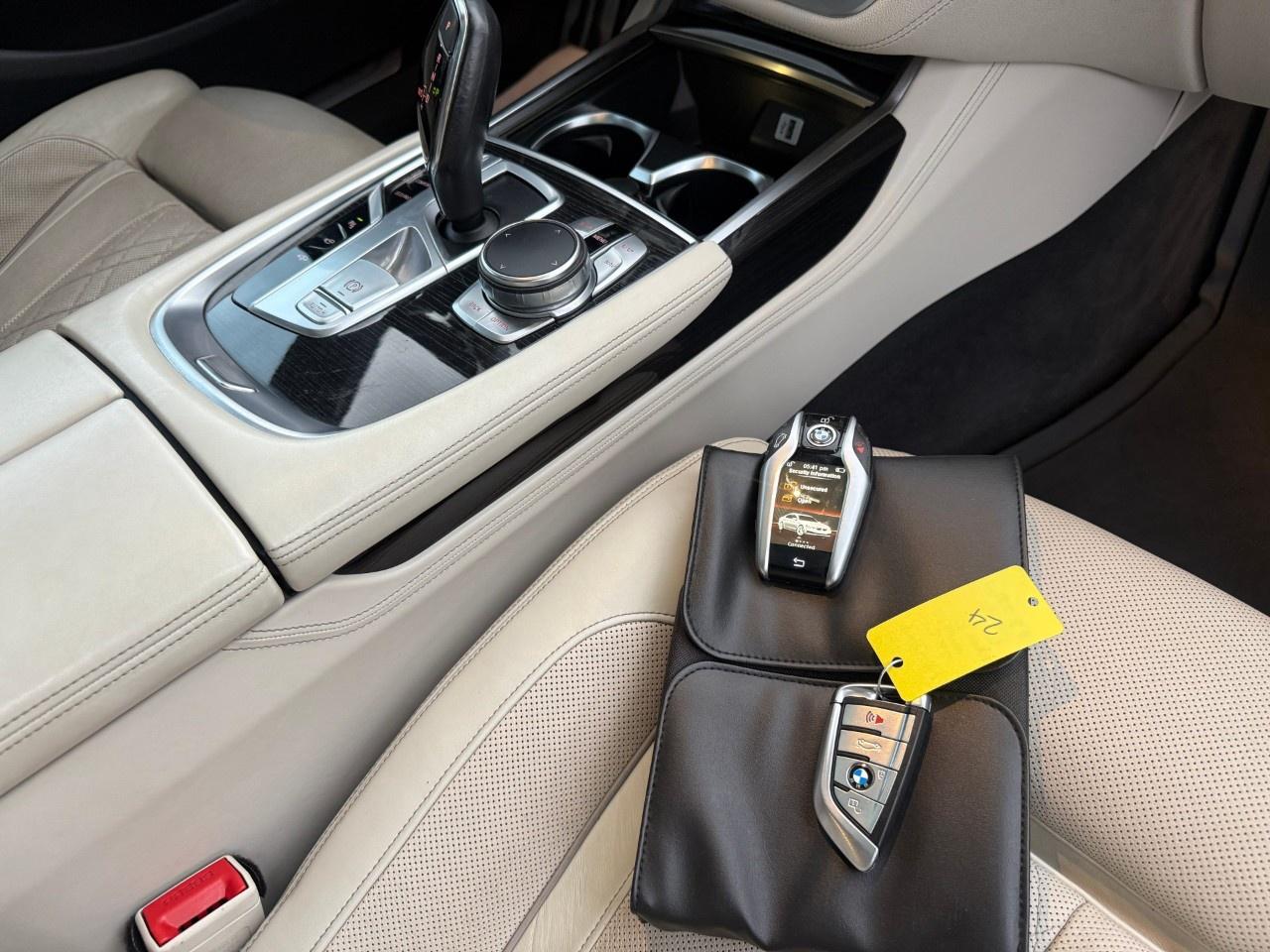 2016 BMW 7 Series 4dr Sdn 750i xDrive AWD Photo