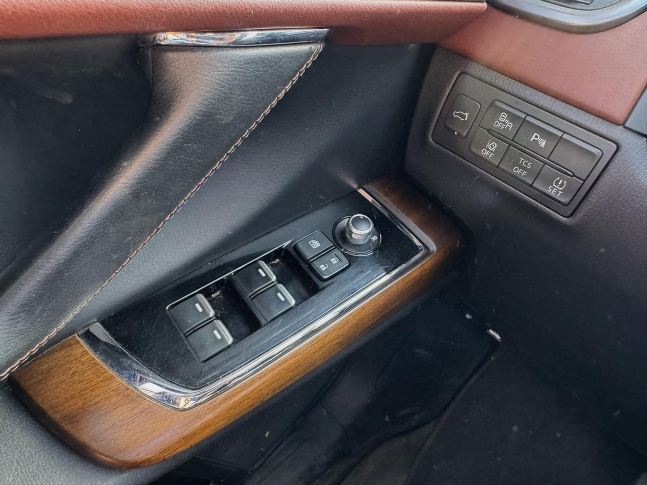 2016 Mazda CX-9 Signature Photo