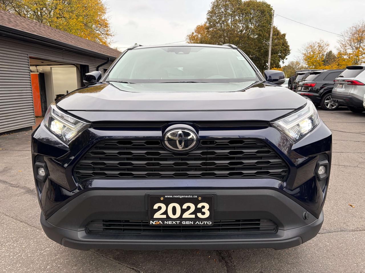 2023 Toyota RAV4 XLE AWD SofTex Leather Moonroof One Owner Clea Photo