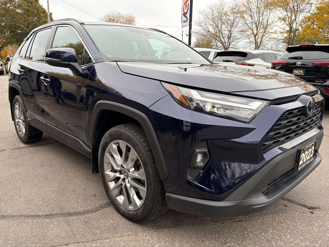 2023 Toyota RAV4 XLE AWD SofTex Leather Moonroof One Owner Clea Photo