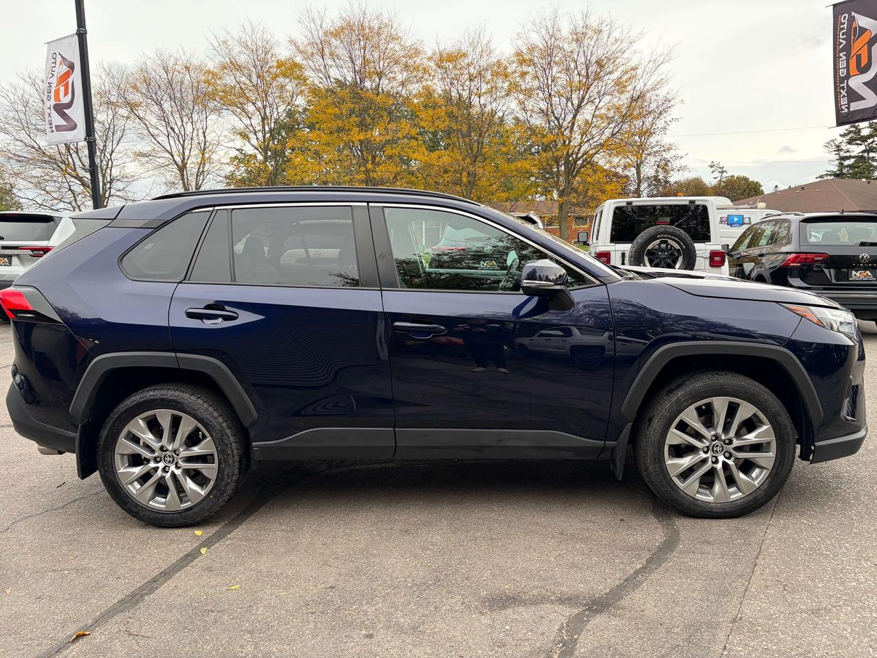 2023 Toyota RAV4 XLE AWD SofTex Leather Moonroof One Owner Clea Photo4