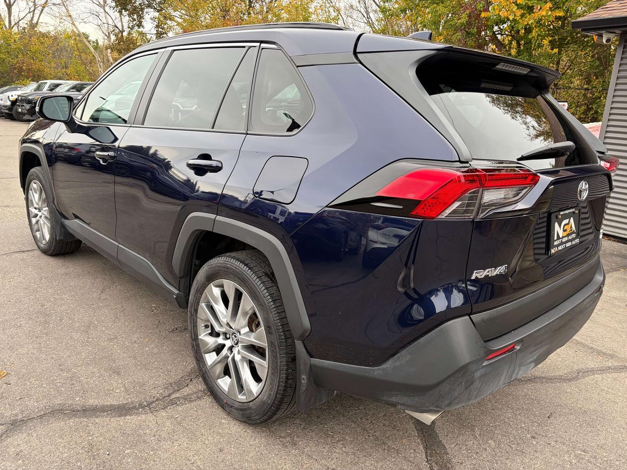 2023 Toyota RAV4 XLE AWD SofTex Leather Moonroof One Owner Clea Photo