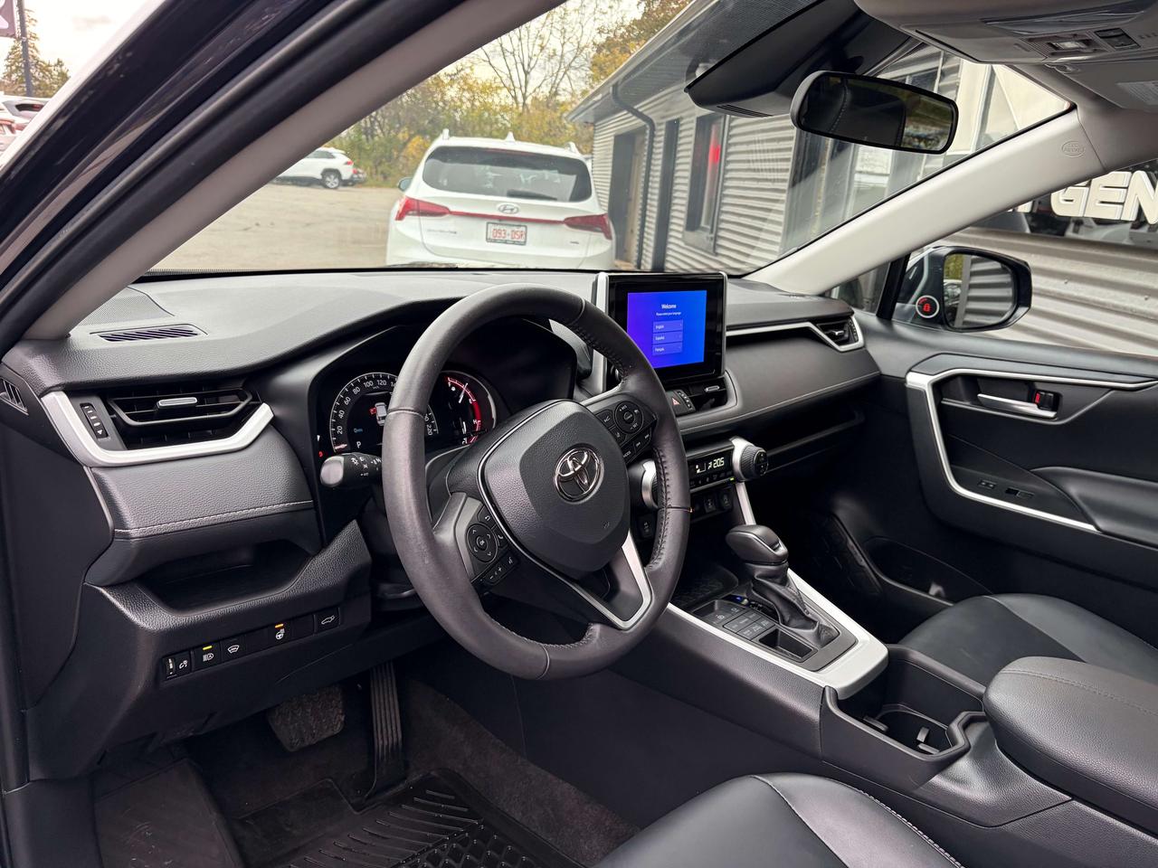 2023 Toyota RAV4 XLE AWD SofTex Leather Moonroof One Owner Clea Photo